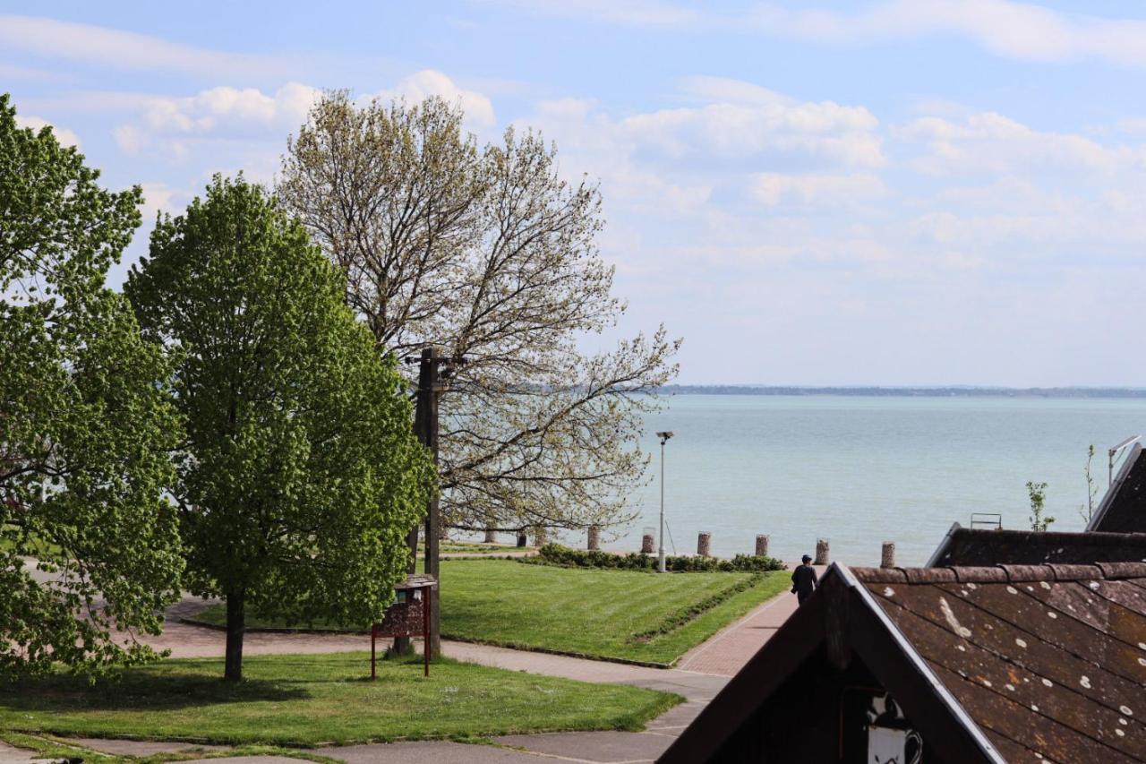 Vadkacsa Panzio Bed & Breakfast Balatonkenese Exterior photo